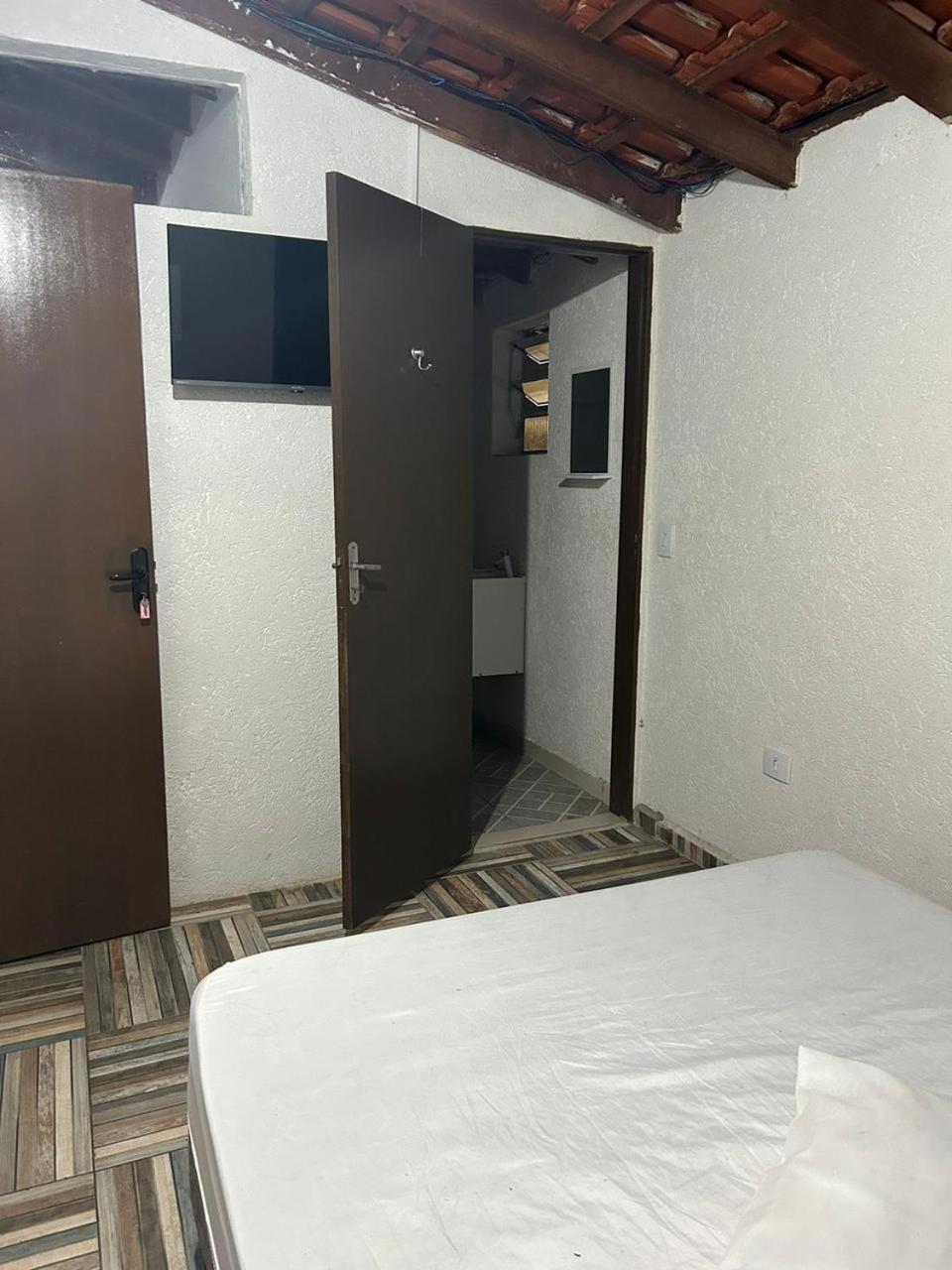 Oasis Hostel E Pousada Итаньяэн Экстерьер фото